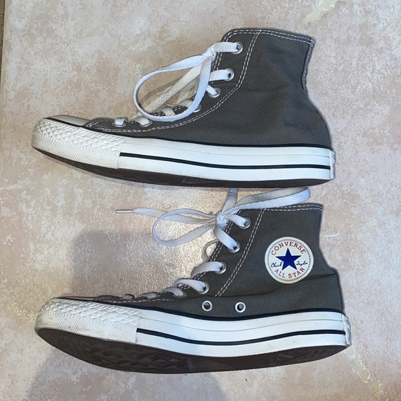 Grey High-Top Converse Size 6 Women’s / 4 Men’s - Picture 3 of 6